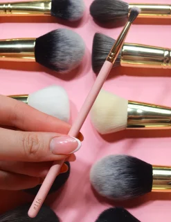 P. Louise P.Louise #116 Petite Definer Brush- Single Brushes