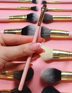 P. Louise P.Louise #122 Short Smudger Brush- Single Brushes