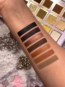 P. Louise P.Louise If The Crown Fits Palette- Palettes